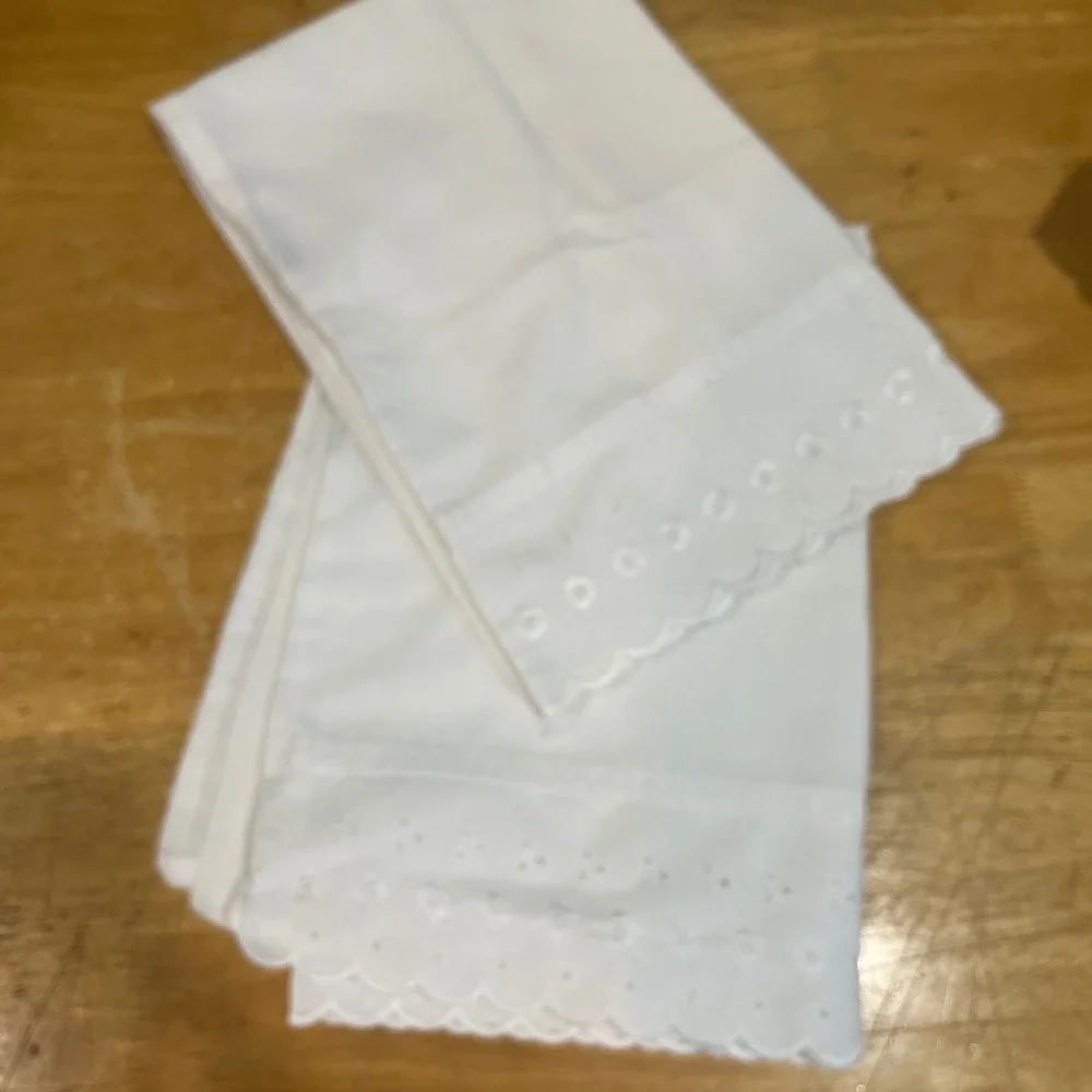 Ellison Vintage White Eyelet Floral Full Comforter Sham and‎ Sheet Set 70/30 USA